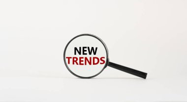 Yeni trendlerin zamanı geldi. Güzel beyaz arka planda 