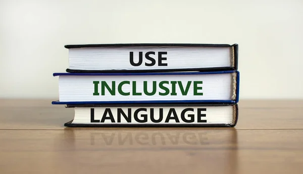 Χρήση Συμβόλου Γλώσσας Χωρίς Αποκλεισμούς Βιβλία Λέξεις Use Inclusive Language — Φωτογραφία Αρχείου