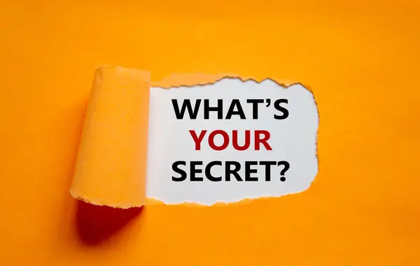 你的神秘象征是什么 你的秘密是什么 的文字出现在撕碎的橙纸后面 生意和你的秘密概念是什么 复制空间 — 图库照片