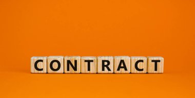 Başarı iş sözleşmesi sembolü. Güzel bir turuncu arka planda tahta küplerin sözleşmesi. Başarı iş sözleşmesi konsepti. Boşluğu kopyala.