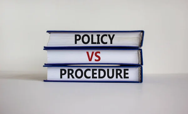 Zasady Kontra Symbol Procedury Książki Słowami Polityka Procedura Pięknym Białym — Zdjęcie stockowe