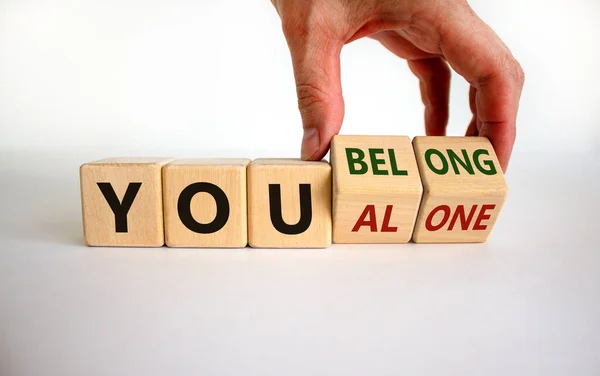 Solo Perteneces Símbolo Hombre Negocios Convierte Cubos Cambia Las Palabras — Foto de Stock