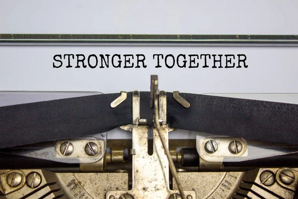 Erősebb Együtt Szimbólum Erősebb Együtt Szöveg Retro Írógépre Van Írva — Stock Fotó