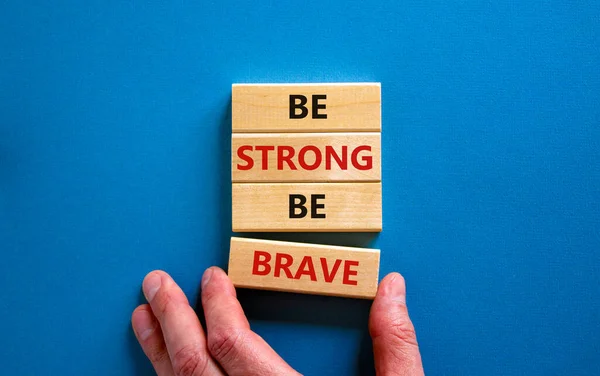 Είσαι Δυνατός Γενναίο Σύμβολο Ξύλινα Μπλοκ Λέξεις Είσαι Δυνατός Είσαι — Φωτογραφία Αρχείου
