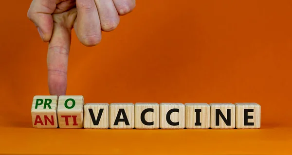 Símbolo Pro Vacuna Vacuna Doctor Convierte Cubos Cambia Las Palabras — Foto de Stock