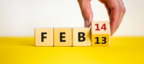 Февраля День Святого Валентина Символ Рука Поворачивает Куб Меняет Слово — стоковое фото