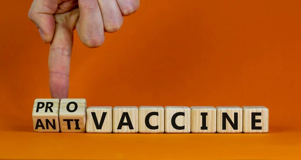 Símbolo Pro Vacuna Vacuna Doctor Convierte Cubos Cambia Las Palabras — Foto de Stock