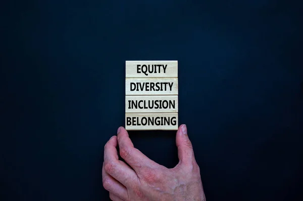 Sprawiedliwość Różnorodność Włączenie Społeczne Symbol Przynależności Drewniane Klocki Słowami Sprawiedliwość — Zdjęcie stockowe