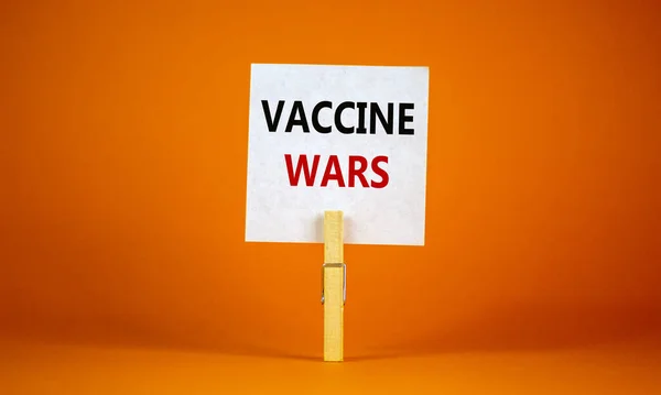 Covid Vaccine Wars Symbol White Paper Text Vaccine Wars Clip — Stockfoto