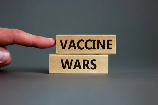 Σύμβολο Πολέμου Εμβολίων Covid Έννοια Λέξεις Πόλεμοι Εμβόλιο Μπλοκ Ένα — Φωτογραφία Αρχείου