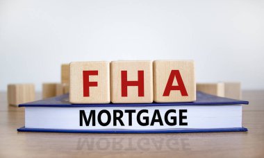 FHA ipotek sembolü. Tahta bloklar ve üzerinde 