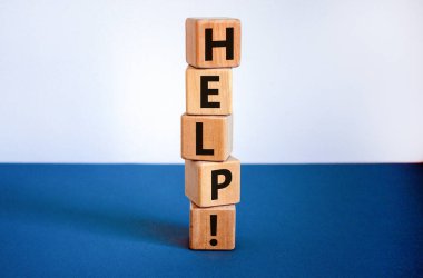 Destek ve yardım sembolü. Tahta küplerde 