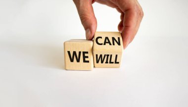 Sembolize edebiliriz ve edeceğiz. İş adamı küplere dönüşür ve kelimelerimizi istediğimiz gibi değiştiririz. Güzel beyaz arka plan, kopyalama alanı. İş, motivasyon ve konsept yapabiliriz ve yapacağız..