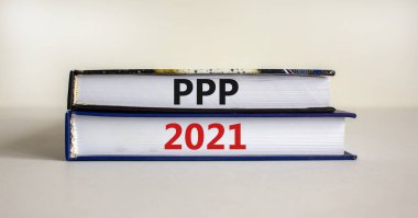 PPP, 2021 maaş koruma programı sembolü. PPP kavramları, 2021 maaş çeki koruma programı güzel beyaz bir arkaplan üzerine kitaplar. İş, PPP maaş çeki koruma programı 2021 konsepti.