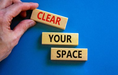 Uzay sembolünü temizle. Tahta bloklarda 