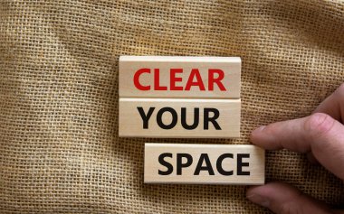 Uzay sembolünü temizle. Tahta bloklarda 