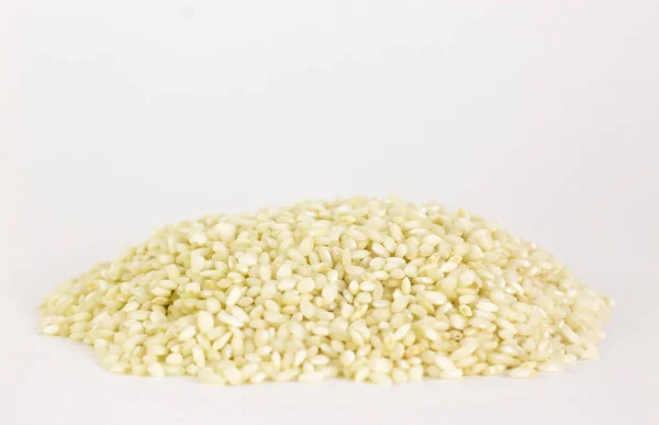 Arroz Arborio Não Cozido Arroz Risotto Sobre Fundo Branco Pilha — Fotografia de Stock