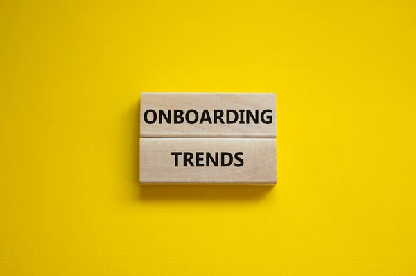 Onboarding Trends Symbol Wooden Blocks Words Onboarding Trends Beautiful Yellow — Stock Photo, Image