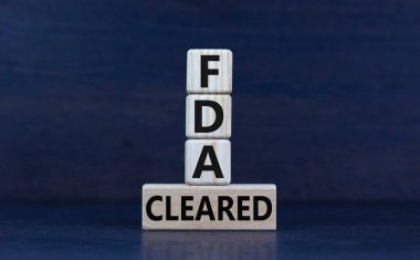 Gıda ve İlaç İdaresi sembolü temizledi. Tahta küplerde 'FDA temizlendi' kavramını kullan ve güzel gri bir arka planda bloke et. İş ve Gıda ve Gıda İdaresi kavramı temizlendi.