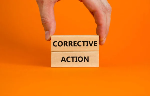 Σύμβολο Διορθωτικής Δράσης Ξύλινα Μπλοκ Λέξεις Διορθωτική Δράση Όμορφο Πορτοκαλί — Φωτογραφία Αρχείου