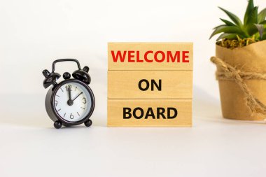 Gemiye hoş geldiniz. Tahta bloklarda 