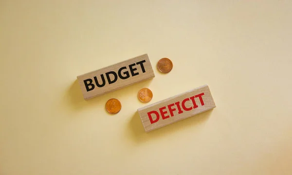 Begrotingsdeficit Symbool Concept Woorden Begrotingstekort Blokken Een Prachtige Witte Achtergrond — Stockfoto