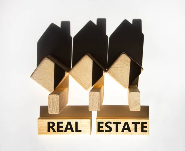 Simbolo Immobiliare Blocchi Legno Con Parole Immobiliare Case Create Ombre — Foto Stock