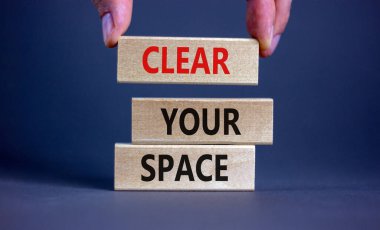 Uzay sembolünü temizle. Tahta bloklarda 