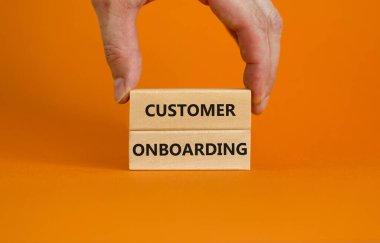 Müşteri başarı sembolü. Güzel turuncu arka planda 