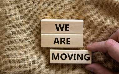 Sembolü oynuyoruz. Tahta bloklarda 