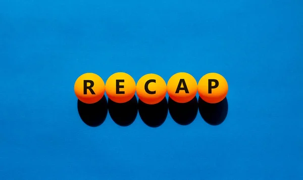 Samenvattend Symbool Oranje Tafeltennisballen Met Woorden Recap Mooie Blauwe Achtergrond — Stockfoto