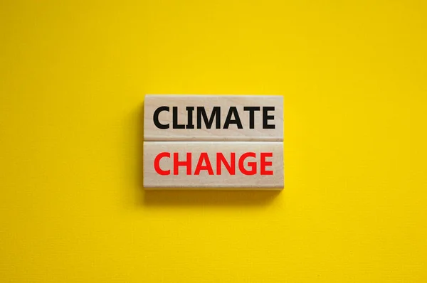 Klim Değişikliği Sembolü Güzel Sarı Arka Planda Iklim Değişikliği Yazan — Stok fotoğraf