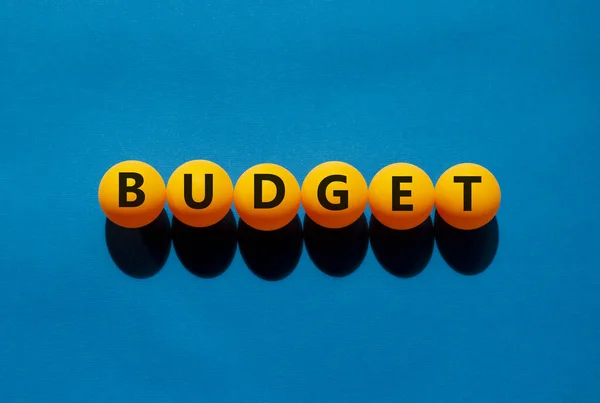 Budżet Symbol Biznesu Pojęcie Budżet Pomarańczowe Piłeczki Tenisa Stołowego Pięknym — Zdjęcie stockowe