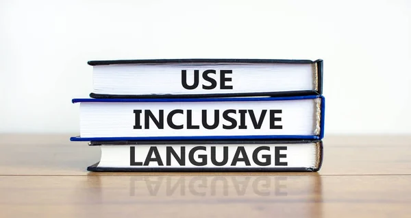 Χρήση Συμβόλου Γλώσσας Χωρίς Αποκλεισμούς Βιβλία Λέξεις Use Inclusive Language — Φωτογραφία Αρχείου