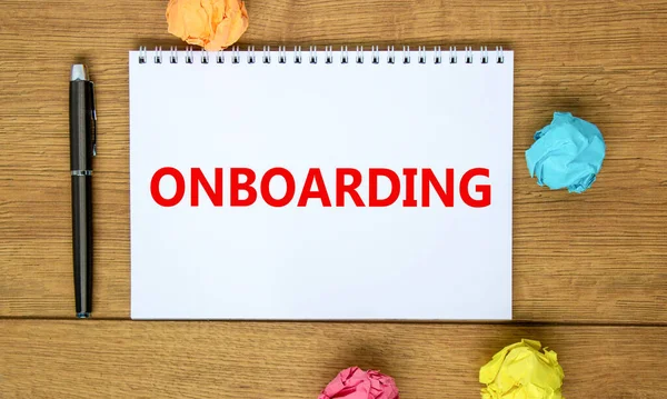 Fedélzeti Szimbólum Szó Onboarding Fehér Hang Gyönyörű Asztal Színes Papír — Stock Fotó