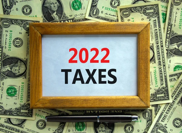 2022 Taxes New Year Symbol Wooden Frame Words 2022 Taxes — Stock fotografie