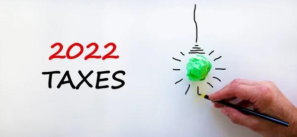 2022 Impuestos Símbolo Año Nuevo Empresario Escribiendo Palabras 2022 Impuestos — Foto de Stock