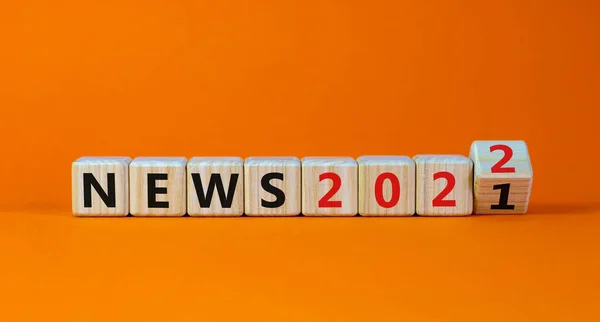 2022 News New Year Symbol Turned Wooden Cube Changed Words — Stock Photo, Image