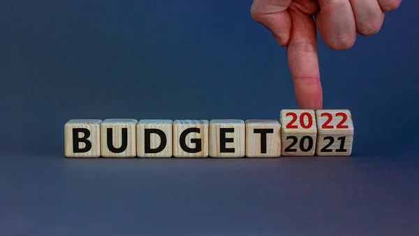 Plánování Rozpočtu Rok 2022 Symbol Nového Roku Podnikatel Změní Dřevěné — Stock fotografie