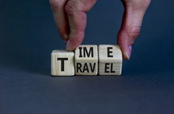 Tijd Reizen Symbool Zakenman Verandert Houten Kubussen Verandert Het Woord — Stockfoto