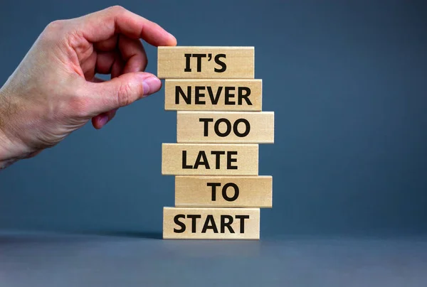Success Start Symbol Wooden Blocks Words Never Too Late Start — Stock Photo, Image