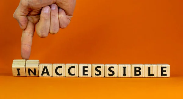 Símbolo Accesible Inaccesible Empresario Convierte Cubos Madera Cambia Palabra Inaccesible —  Fotos de Stock