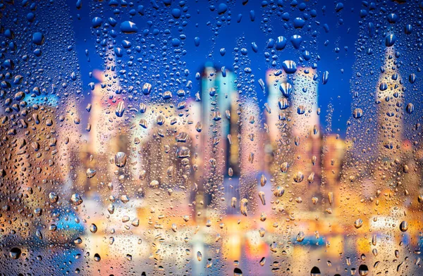 Прекрасний Ландшафтний Концептуальний Вид Місто Через Скляне Вікно Краплями Дощ — стокове фото