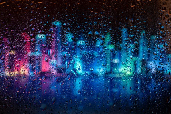 Widok Miasto Przez Okno Deszczową Noc Deszcz Spada Okno Światłem — Zdjęcie stockowe