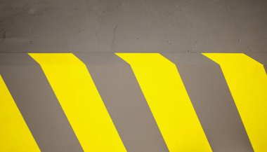 Yeni bir şehir stili spor salonu. Ekipmanlı bir spor salonunun iç görünümü.