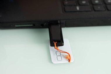 Bilgisayara eklenen bir kalem sürücüsünü kapat