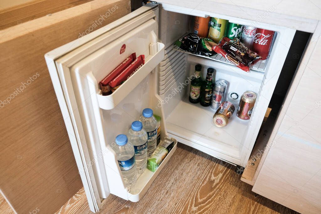 Belek, Turquía Octubre 2020 cosas gratis en un mini bar en un hotel