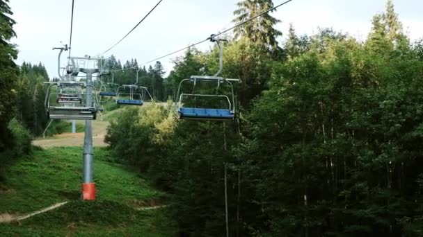 Bukovel Carpathian Mountains Ukraine July 2020 Ιππασία Στο Λόφο Τελεφερίκ — Αρχείο Βίντεο