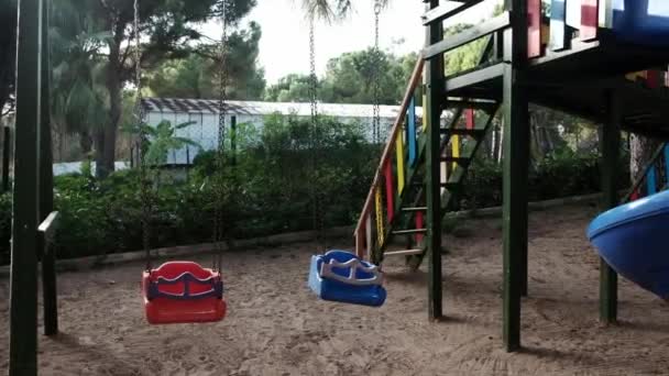 Vuoto Triste Dimenticato Parco Giochi Nessun Bambino Fuori Durante Isolamento — Video Stock