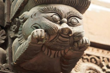 Patan sarayında ahşap oyma                           